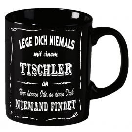 Tischler Becher ! Lege Dich niemals mit einem Tischler an ! Wir kennen Orte an denen Dich niemand findet ! coole-fun-t-shirts Becher schwarz Kaffeetasse Tasse